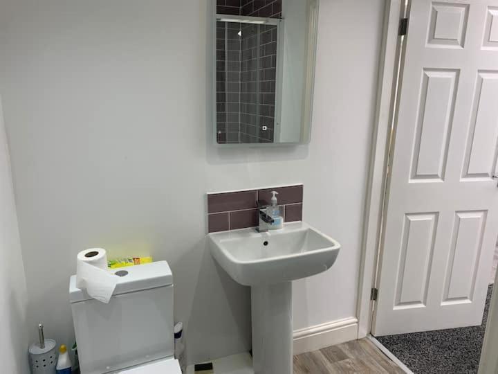Huge Studio Close To City Centre With Free Secure Parking 利兹 外观 照片