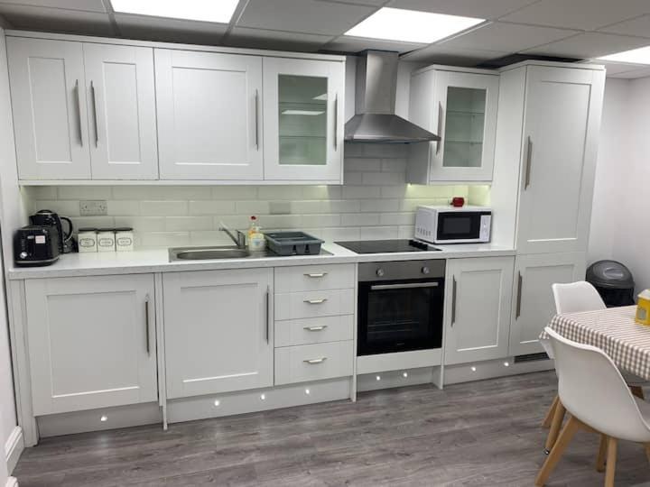 Huge Studio Close To City Centre With Free Secure Parking 利兹 外观 照片