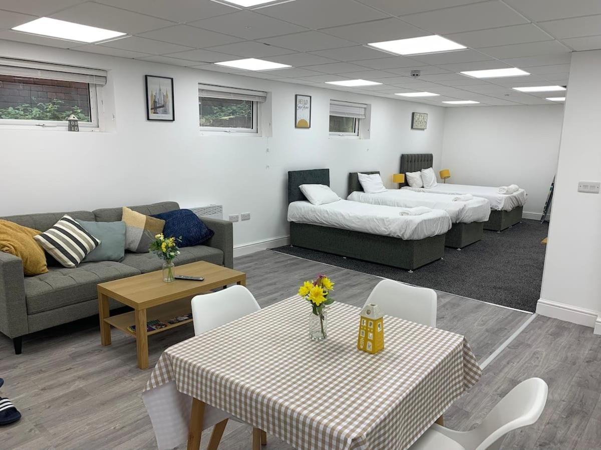 Huge Studio Close To City Centre With Free Secure Parking 利兹 外观 照片