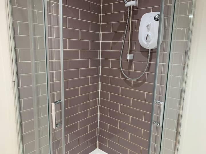 Huge Studio Close To City Centre With Free Secure Parking 利兹 外观 照片